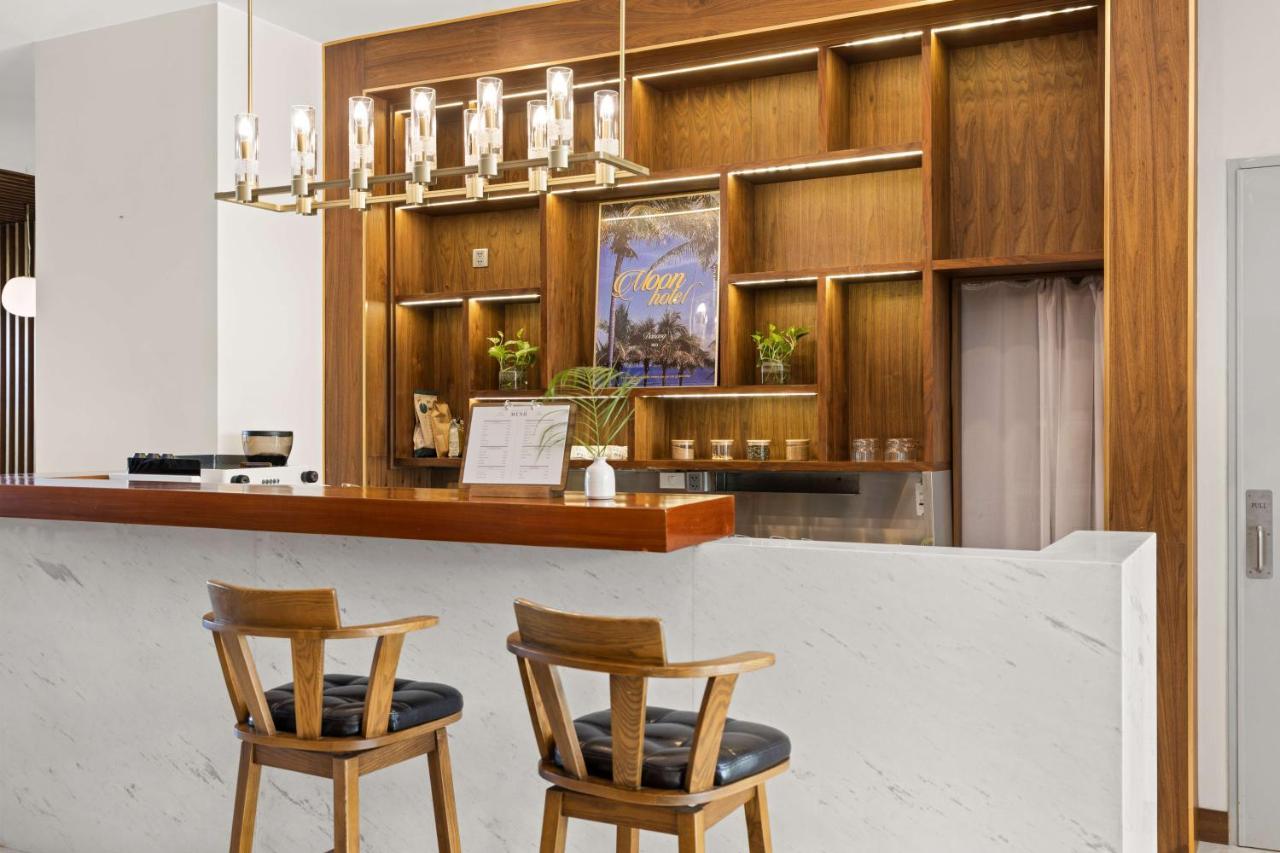Moon Hotel And Apartment Дананг Экстерьер фото