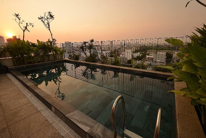 Moon Hotel And Apartment Дананг Экстерьер фото